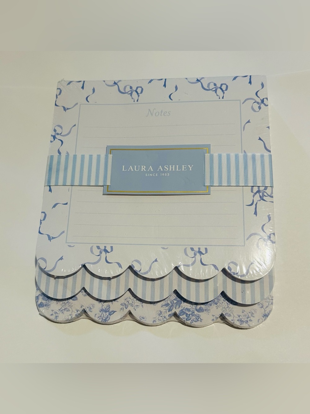 New Laura Ashley Blue & White Scalloped 3 Pack Note Pads Lined